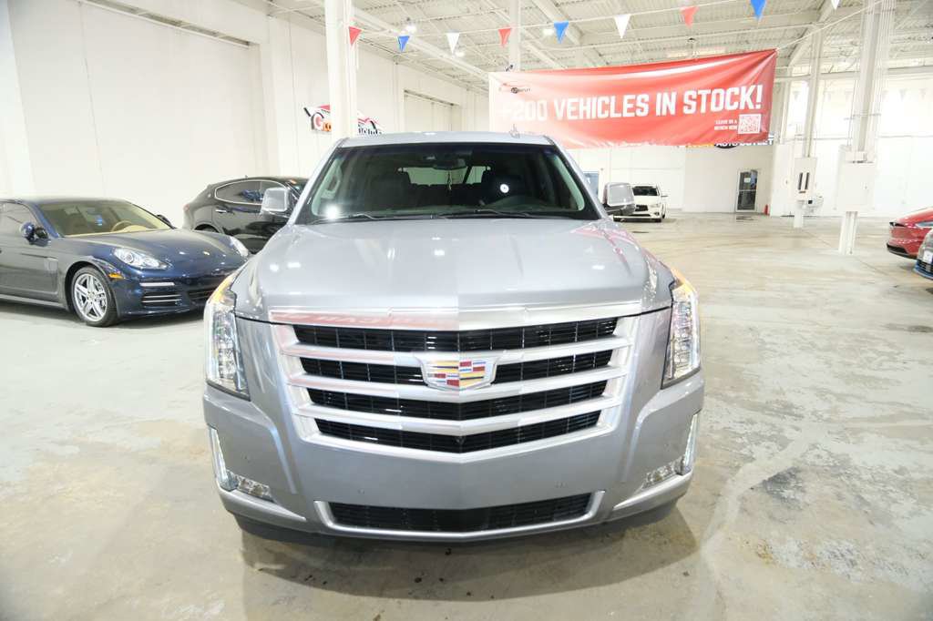 Used 2018 Cadillac Escalade Premium Luxury AWD/4WD image 3