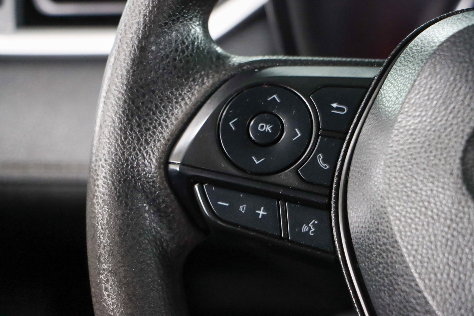 Used 2022 Toyota RAV4 XLE image 13