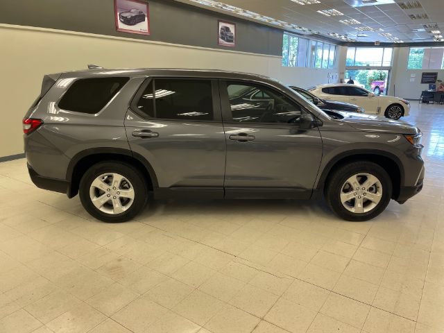 Used 2024 Honda Pilot LX image 4