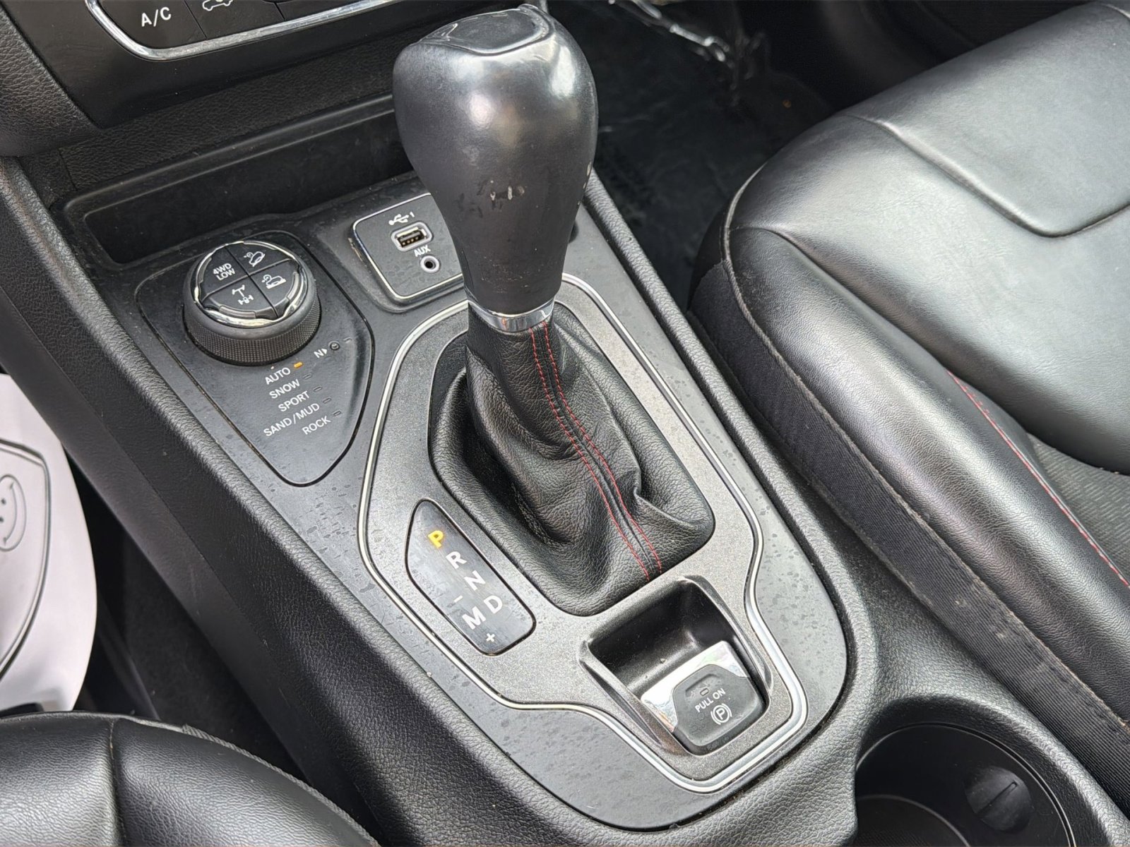 Used 2021 Jeep Cherokee Trailhawk w/ Comfort/Convenience Group image 28