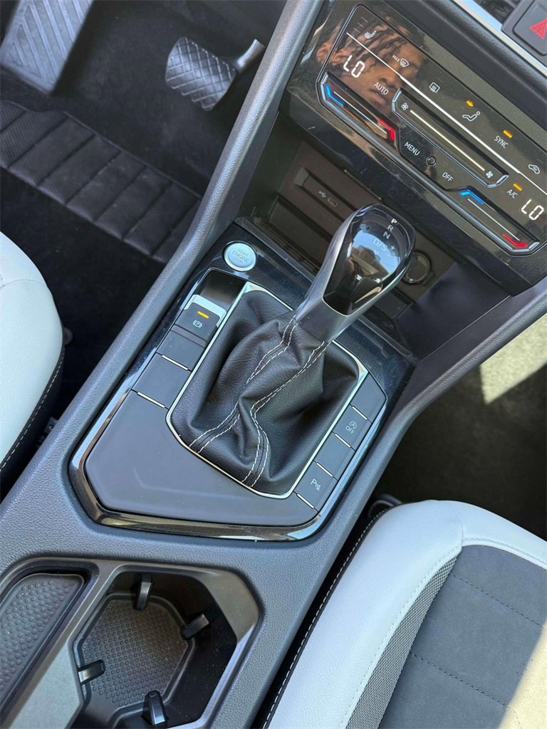 Used 2025 Volkswagen Taos SE w/ Panoramic Sunroof Package image 21