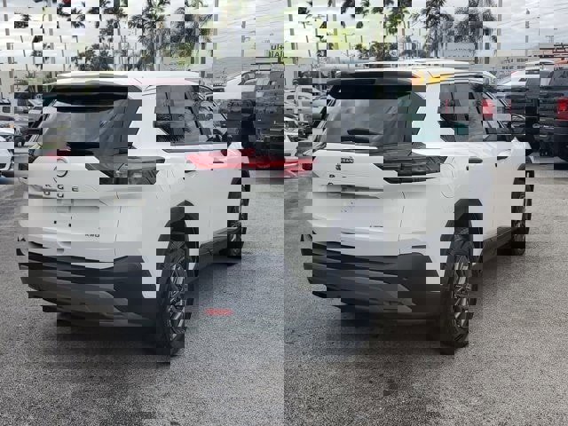 Used 2023 Nissan Rogue S image 7