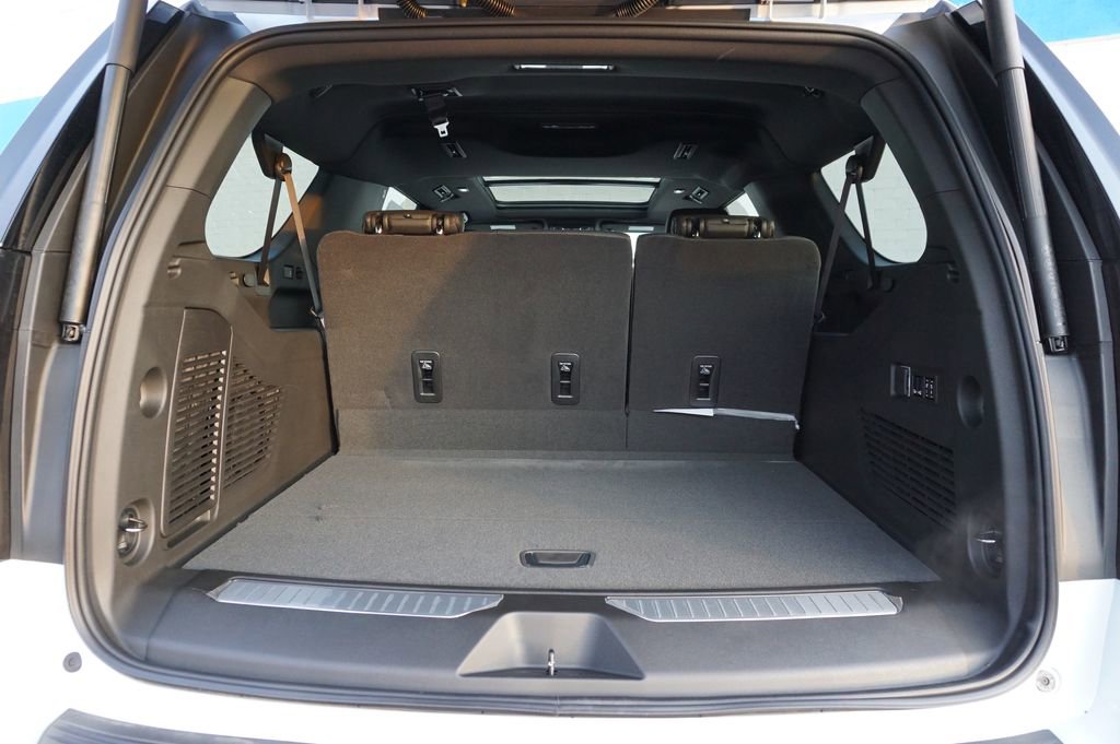 New 2026 Chevrolet Suburban High Country image 30