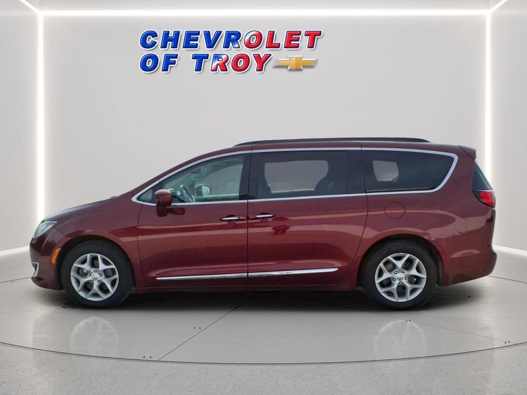 Used 2017 Chrysler Pacifica Touring-L w/ Tire & Wheel Group FWD image 5