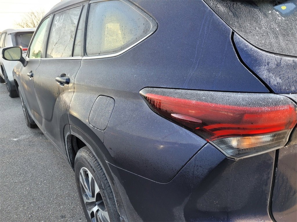 Used 2024 Toyota Highlander XLE image 5