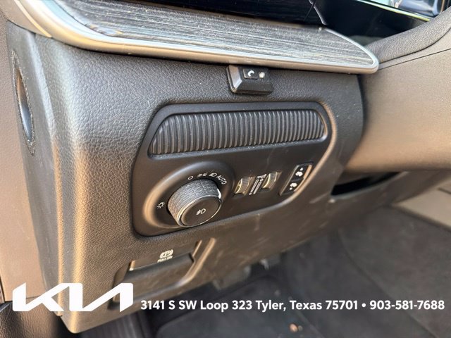 Used 2022 Jeep Wagoneer Series III w/ Flexible Seating Group AWD/4WD image 16