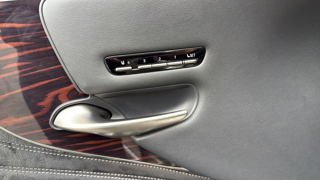 Used 2018 Lexus LS 500 AWD w/ Luxury Package image 25
