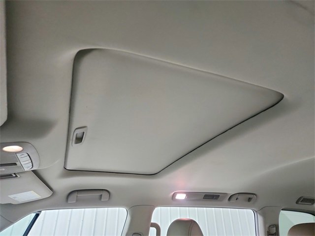 Used 2024 Nissan Armada SL w/ Captain's Chairs Package image 23