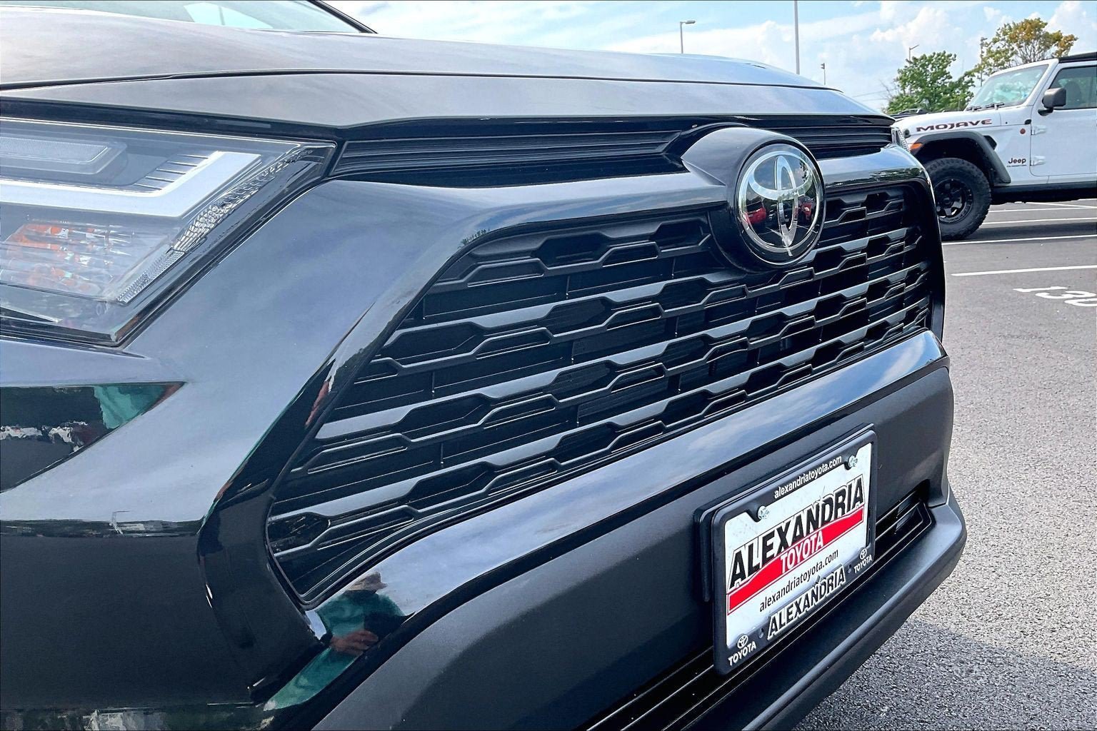 Used 2022 Toyota RAV4 XLE Premium FWD image 29