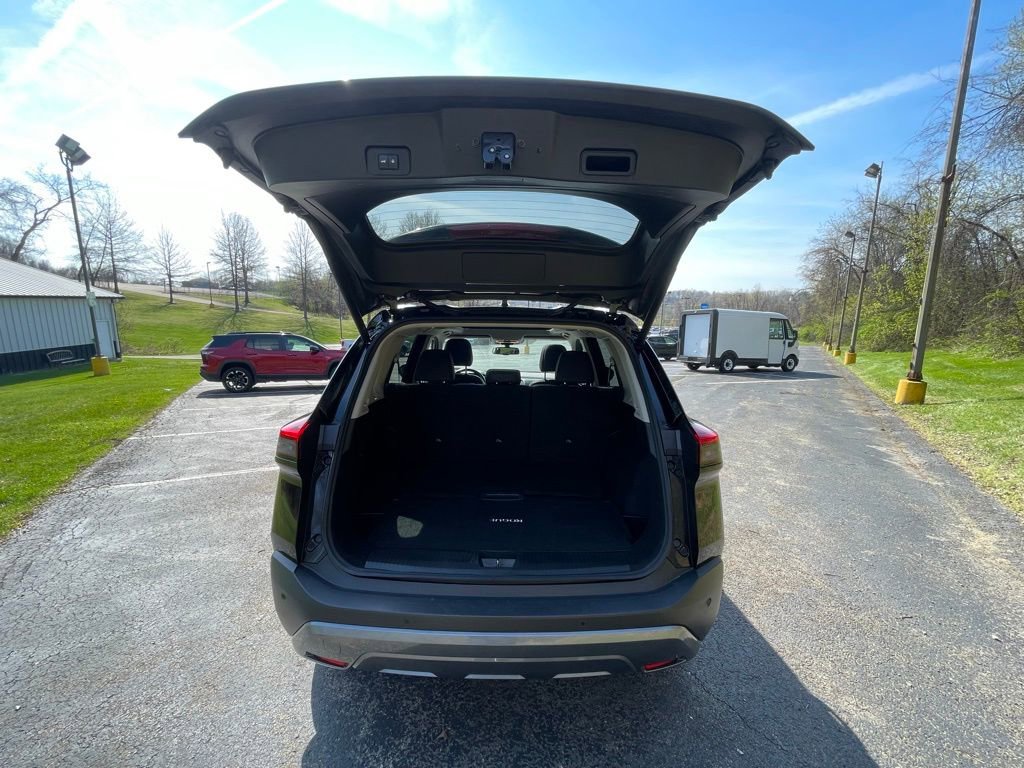 Used 2023 Nissan Rogue SL AWD/4WD image 16