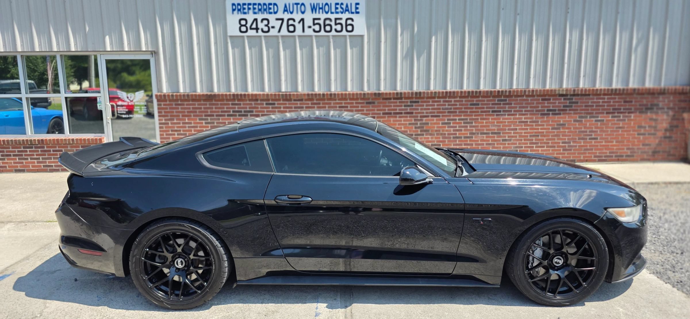 Used 2017 Ford Mustang GT w/ Black Accent Package RWD image 4