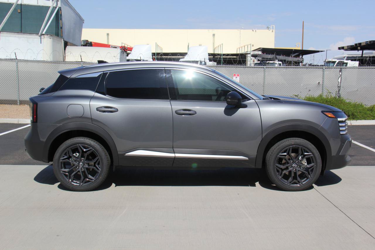 Used 2026 Nissan Kicks SR FWD image 4