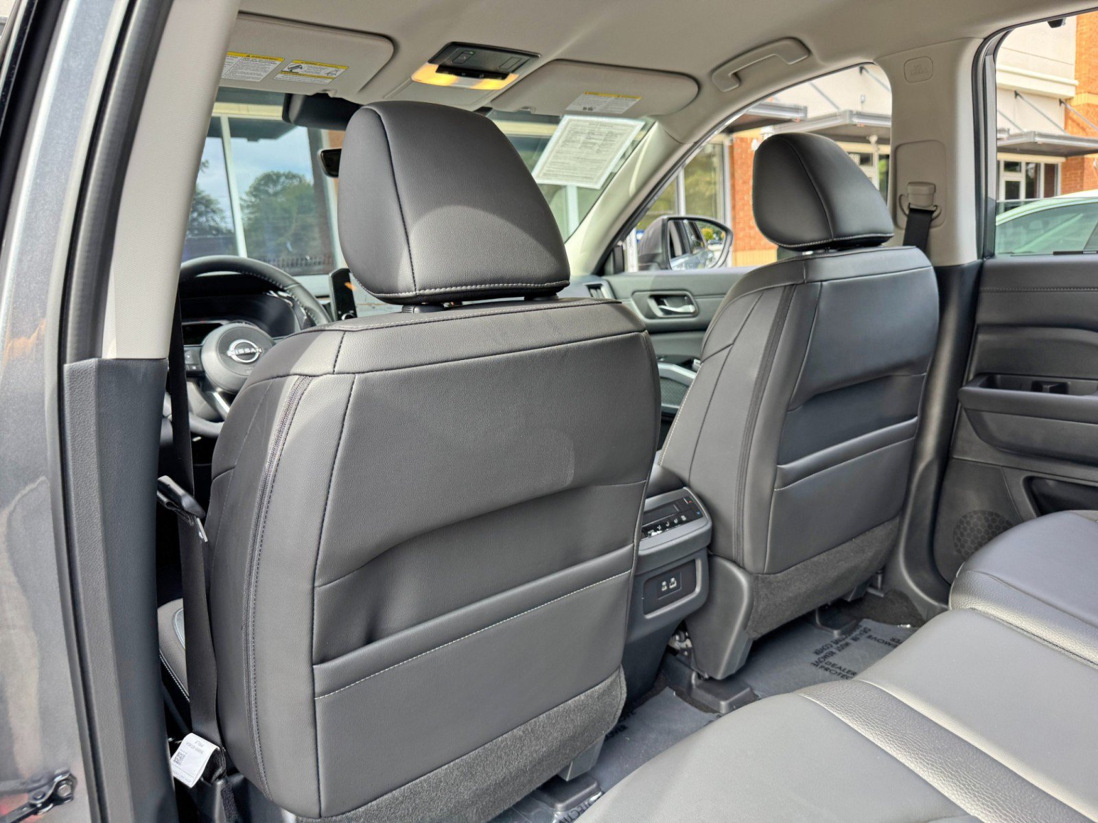 Used 2025 Nissan Pathfinder SL AWD/4WD image 33