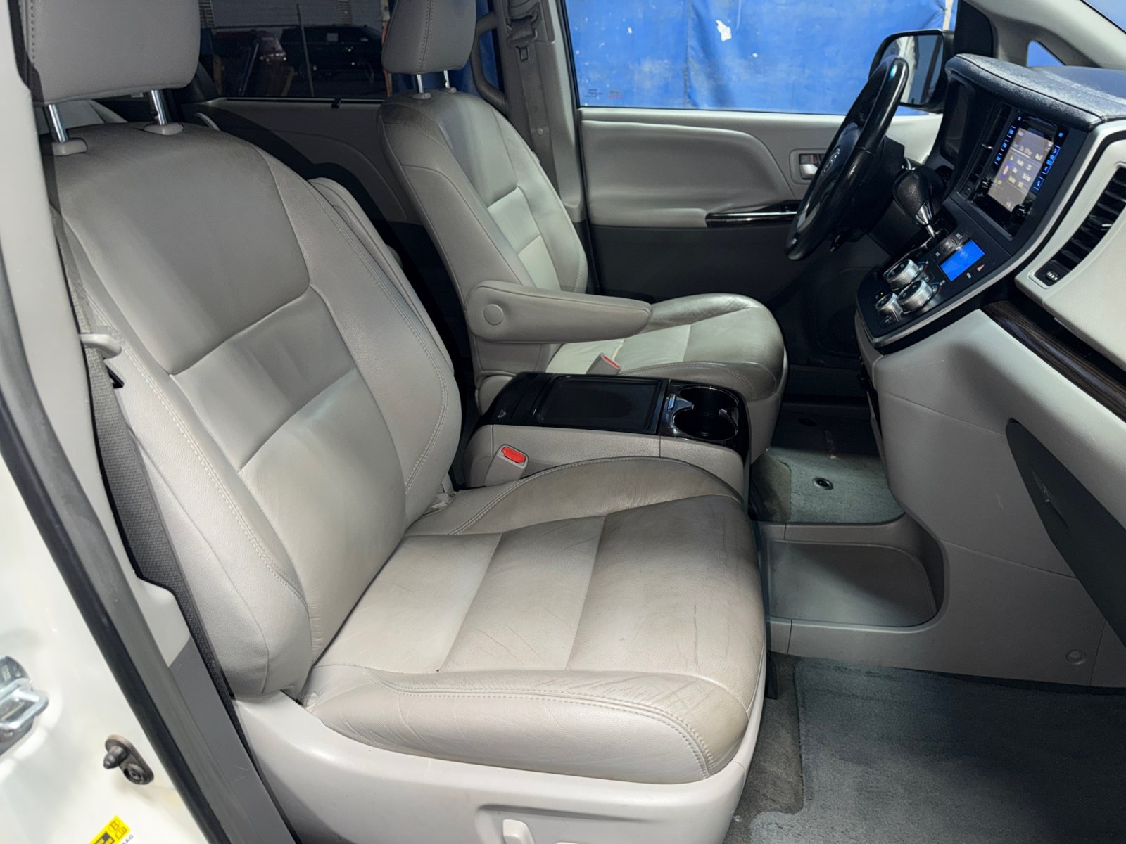 Used 2016 Toyota Sienna XLE FWD image 31