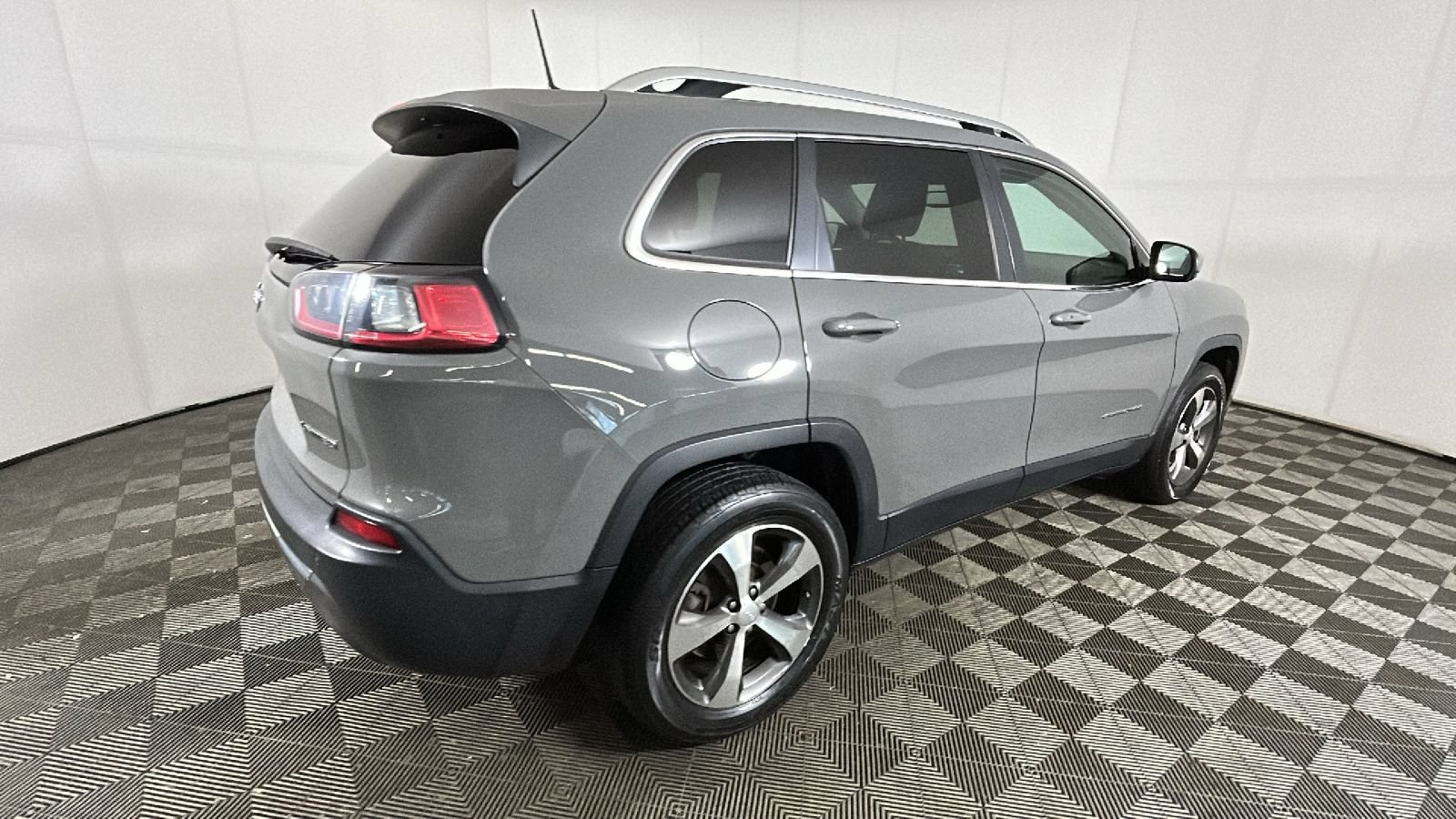 Used 2020 Jeep Cherokee Limited AWD/4WD image 3