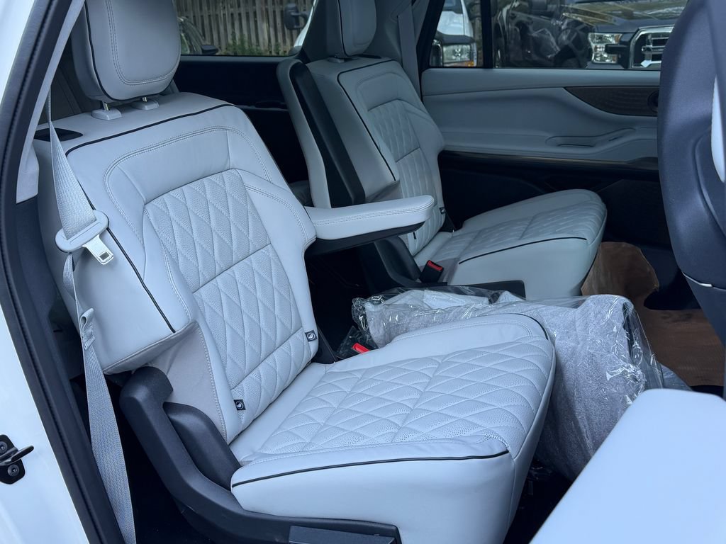 New 2027 Lincoln Navigator L Black Label w/ Black Label Special Edition AWD/4WD image 12