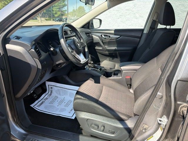 Used 2017 Nissan Rogue SV w/ SV Premium Package AWD/4WD image 13