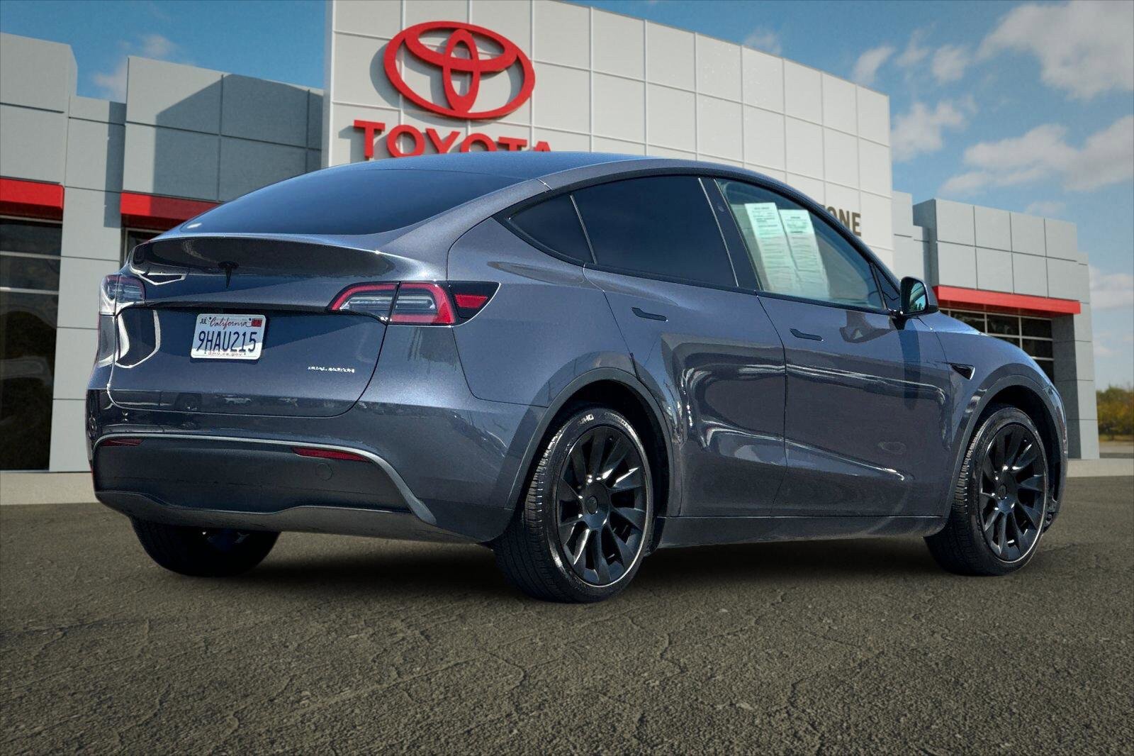 Used 2023 Tesla Model Y Long Range AWD/4WD image 3