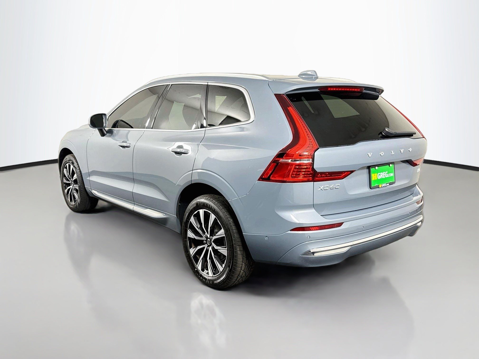 Used 2023 Volvo XC60 B5 Plus FWD image 7