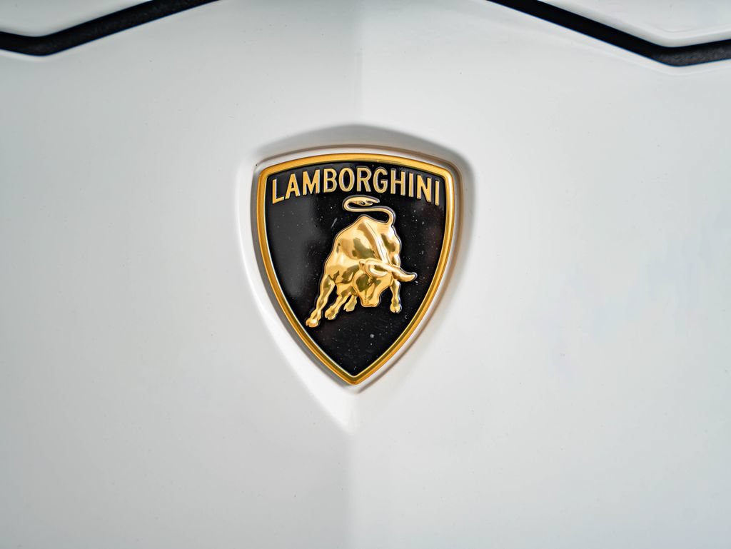 Used 2022 Lamborghini Urus AWD/4WD image 12