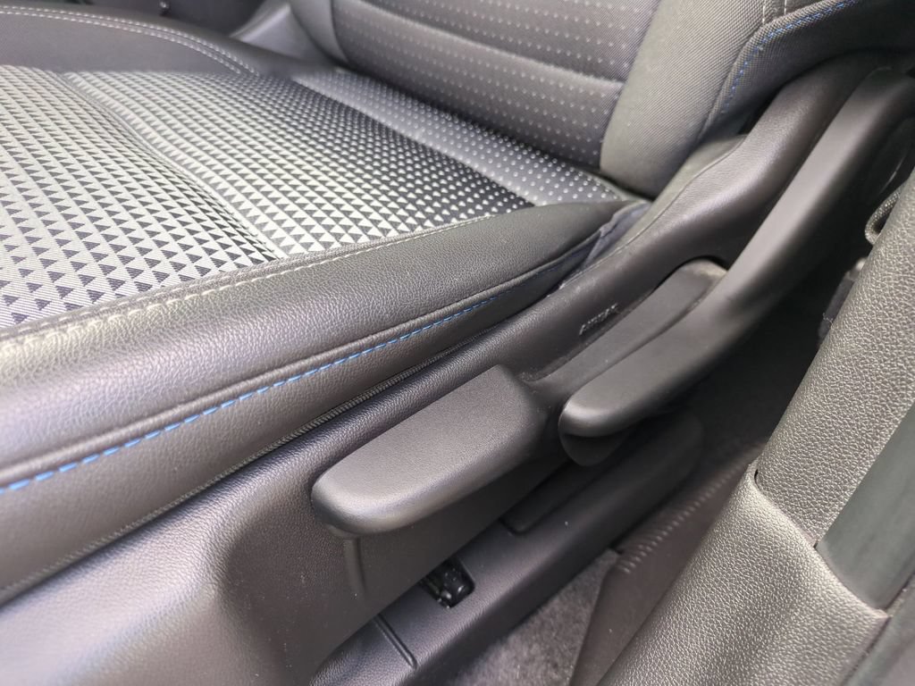 Used 2025 Chevrolet Trax LT w/ LT Convenience Package FWD image 14