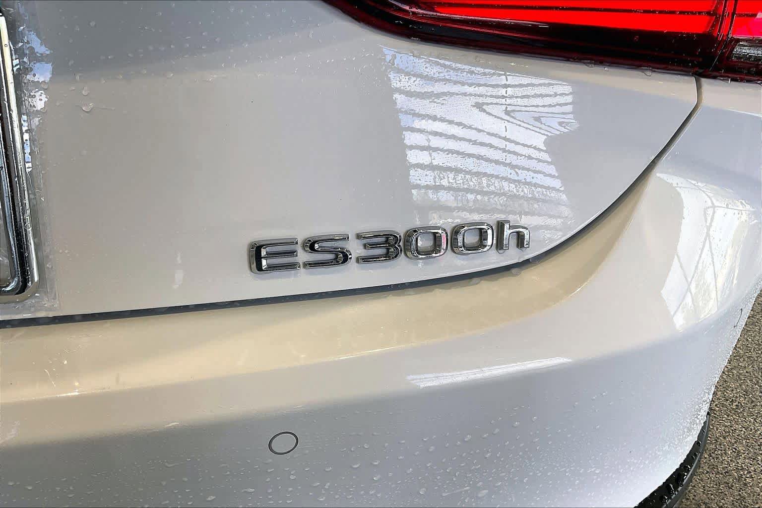 Used 2025 Lexus ES 300h F Sport w/ Accessory Package (Z1) FWD image 30