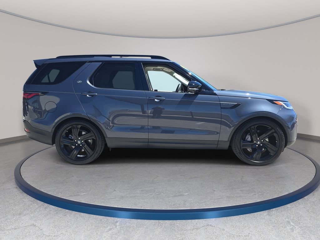 Certified 2025 Land Rover Discovery S image 4