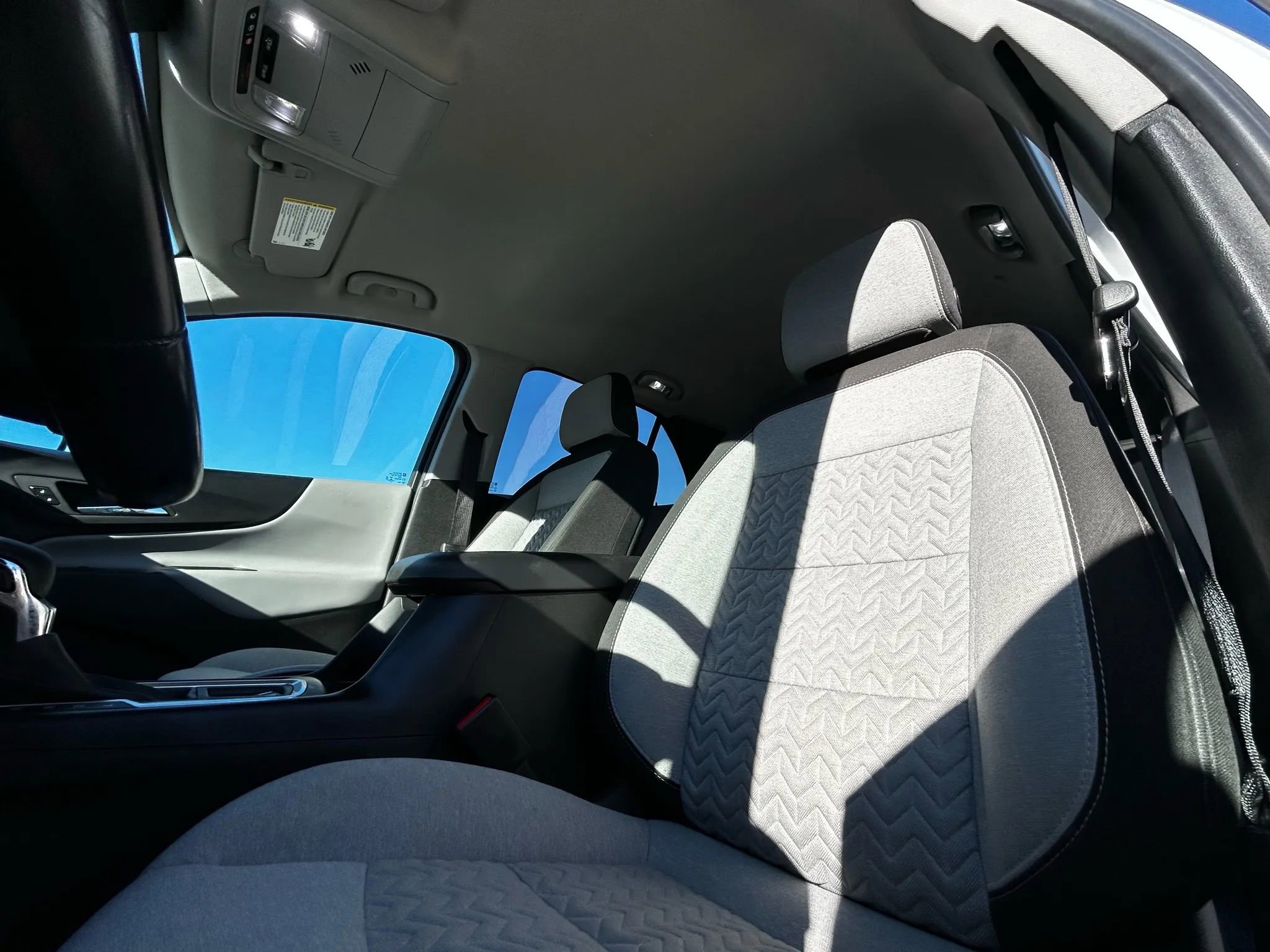 Used 2022 Chevrolet Equinox LT w/ Driver Convenience Package image 24