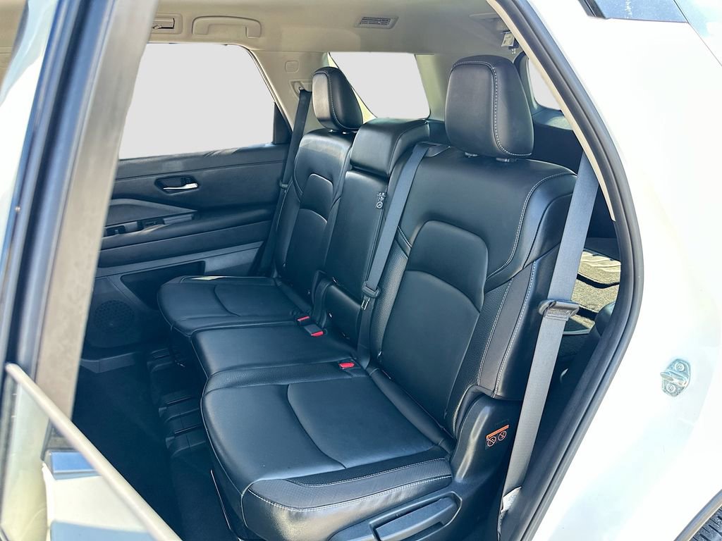 Used 2023 Nissan Pathfinder SL FWD image 24