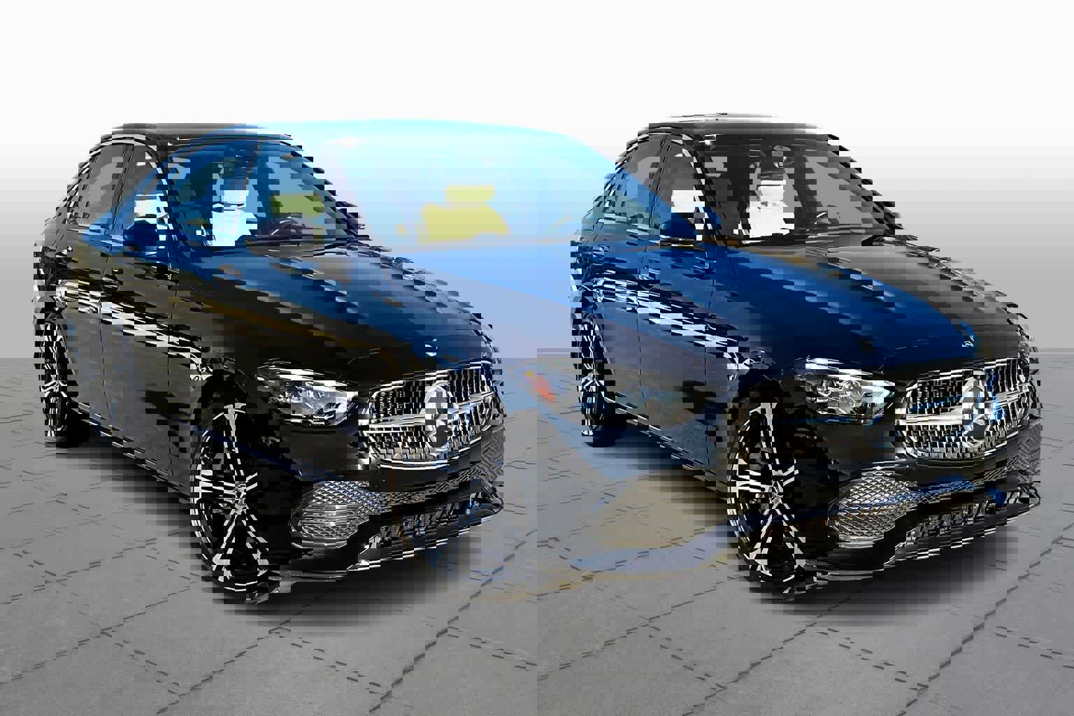 Used 2022 Mercedes-Benz C 300 4MATIC Sedan image 2