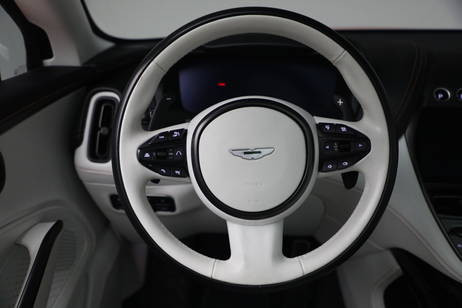 Used 2024 Aston Martin DBX 707 image 19