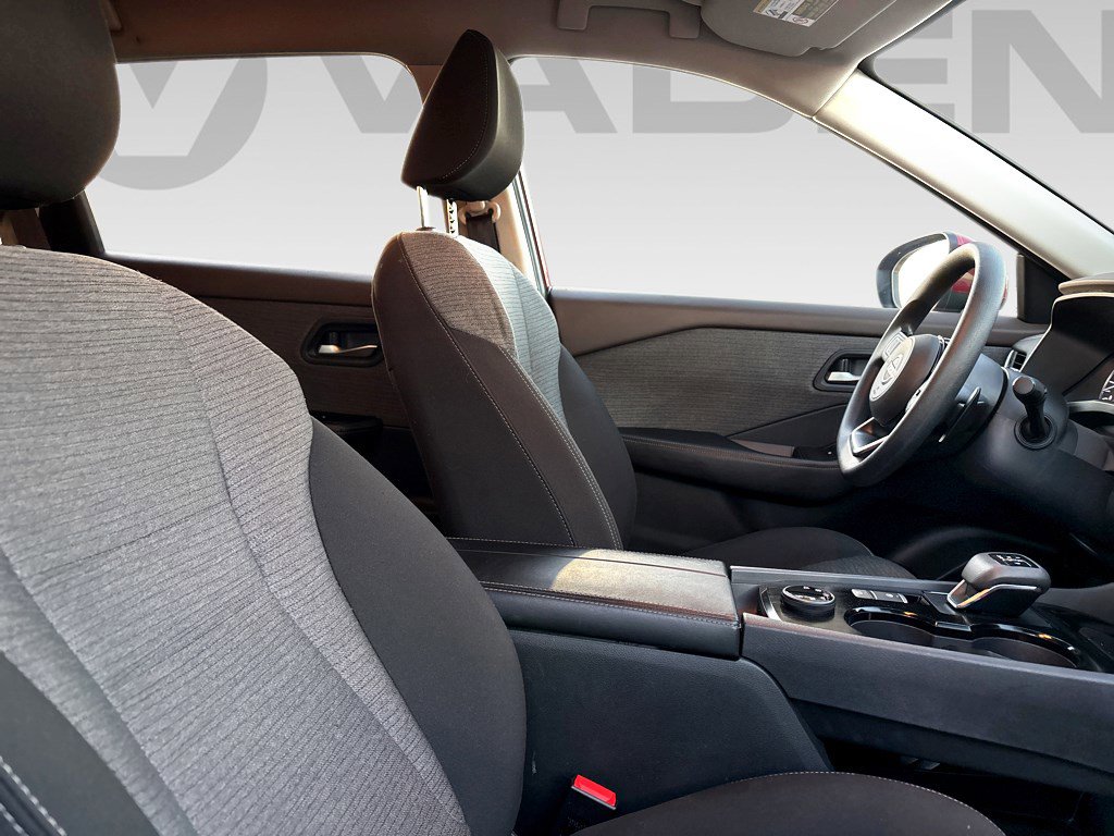 Used 2023 Nissan Rogue SV image 10