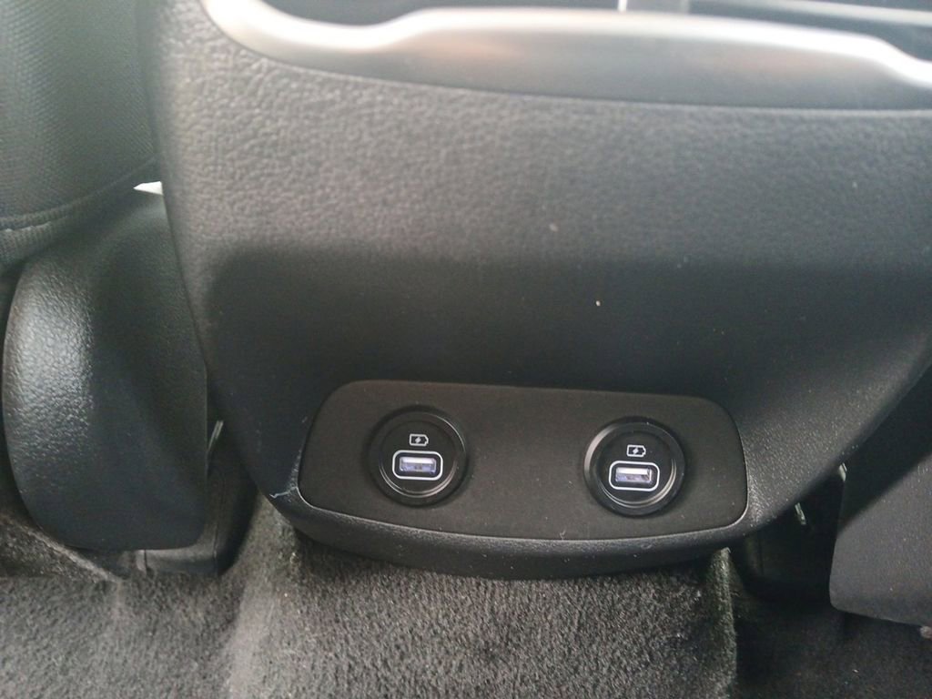 Used 2023 Hyundai Santa Fe SEL FWD image 11