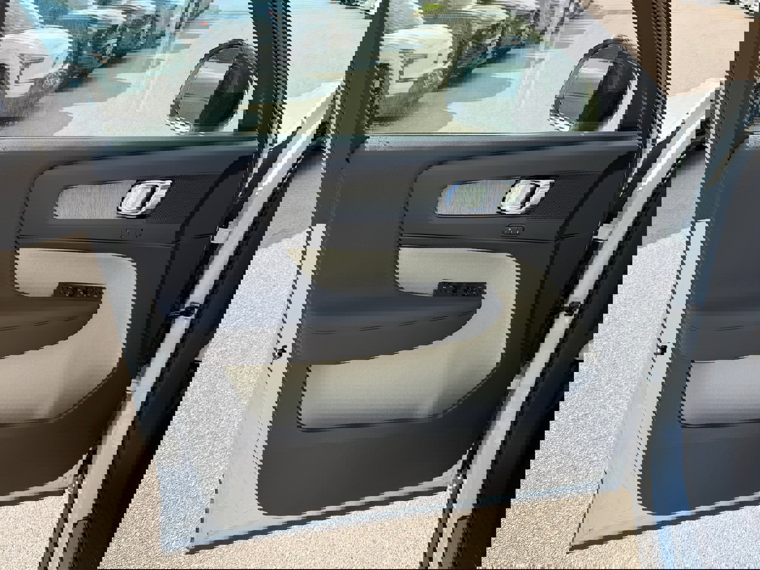 New 2026 Volvo XC40 B5 Plus w/ Protection Package Premier image 16