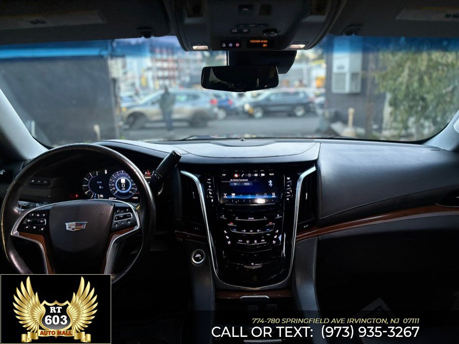 Used 2019 Cadillac Escalade Luxury AWD/4WD image 14