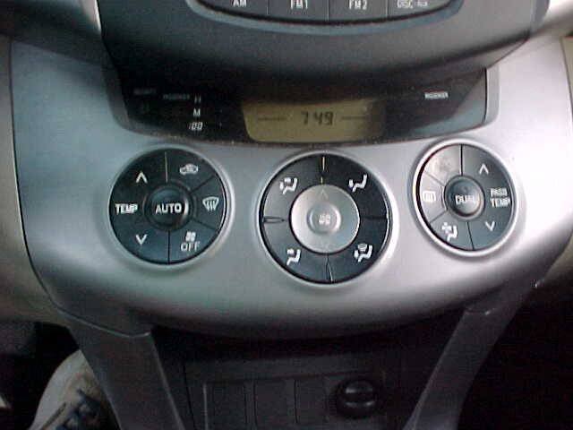 Used 2006 Toyota RAV4 Limited AWD/4WD image 21
