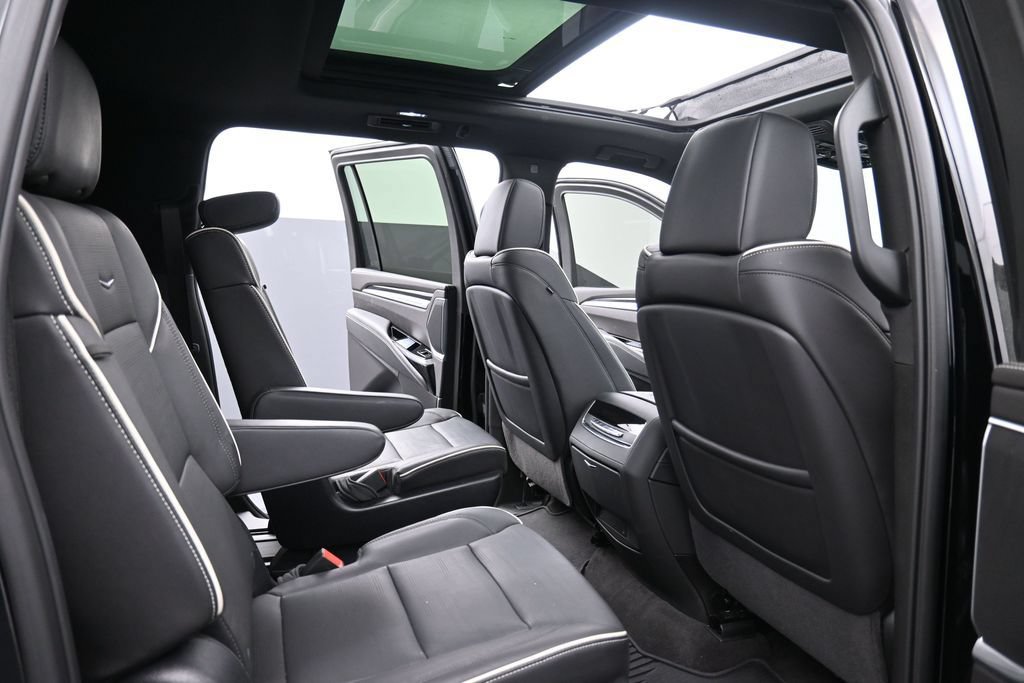 Used 2025 Cadillac Escalade ESV Sport w/ Touring Package AWD/4WD image 18