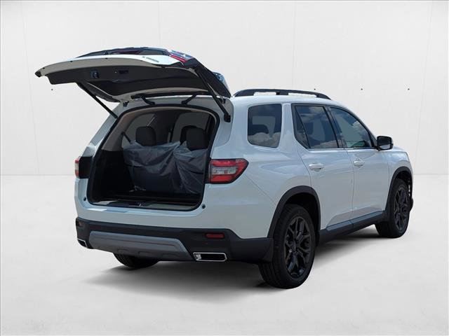 New 2025 Honda Pilot Touring image 2