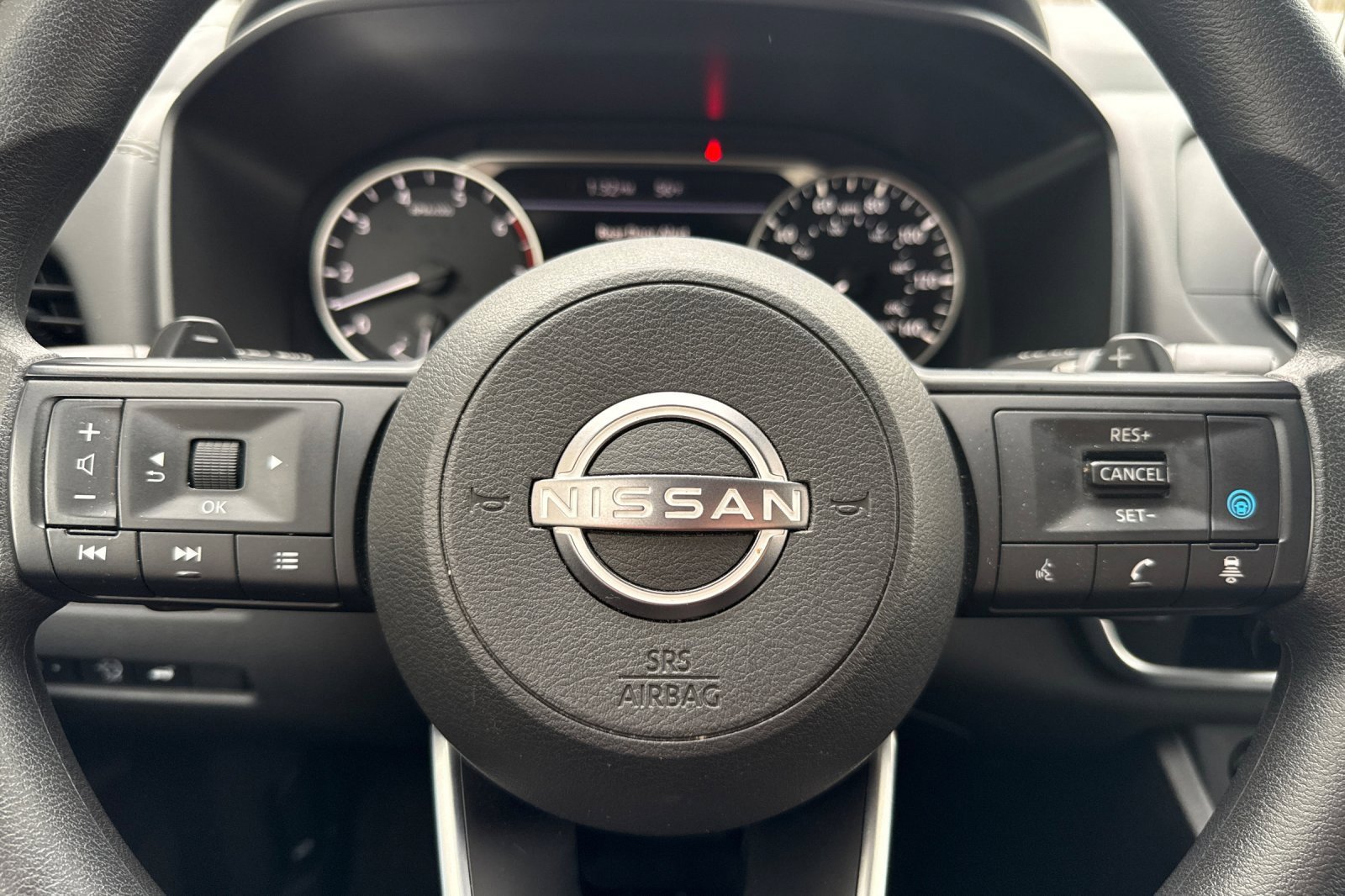 Used 2024 Nissan Rogue SV image 35