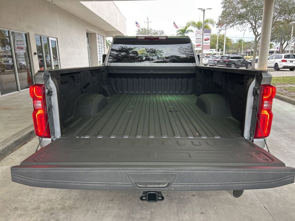 Used 2025 Chevrolet Silverado 3500 W/T image 33