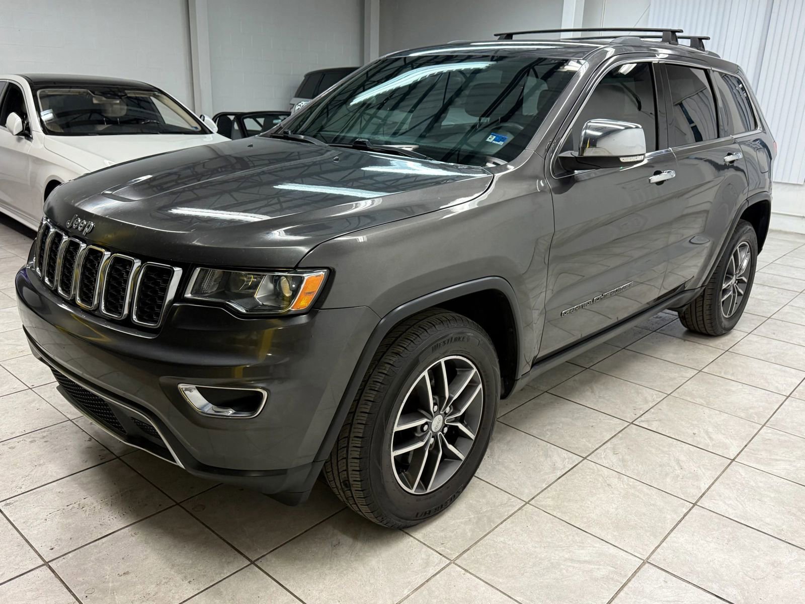Used 2017 Jeep Grand Cherokee Limited AWD/4WD image 6
