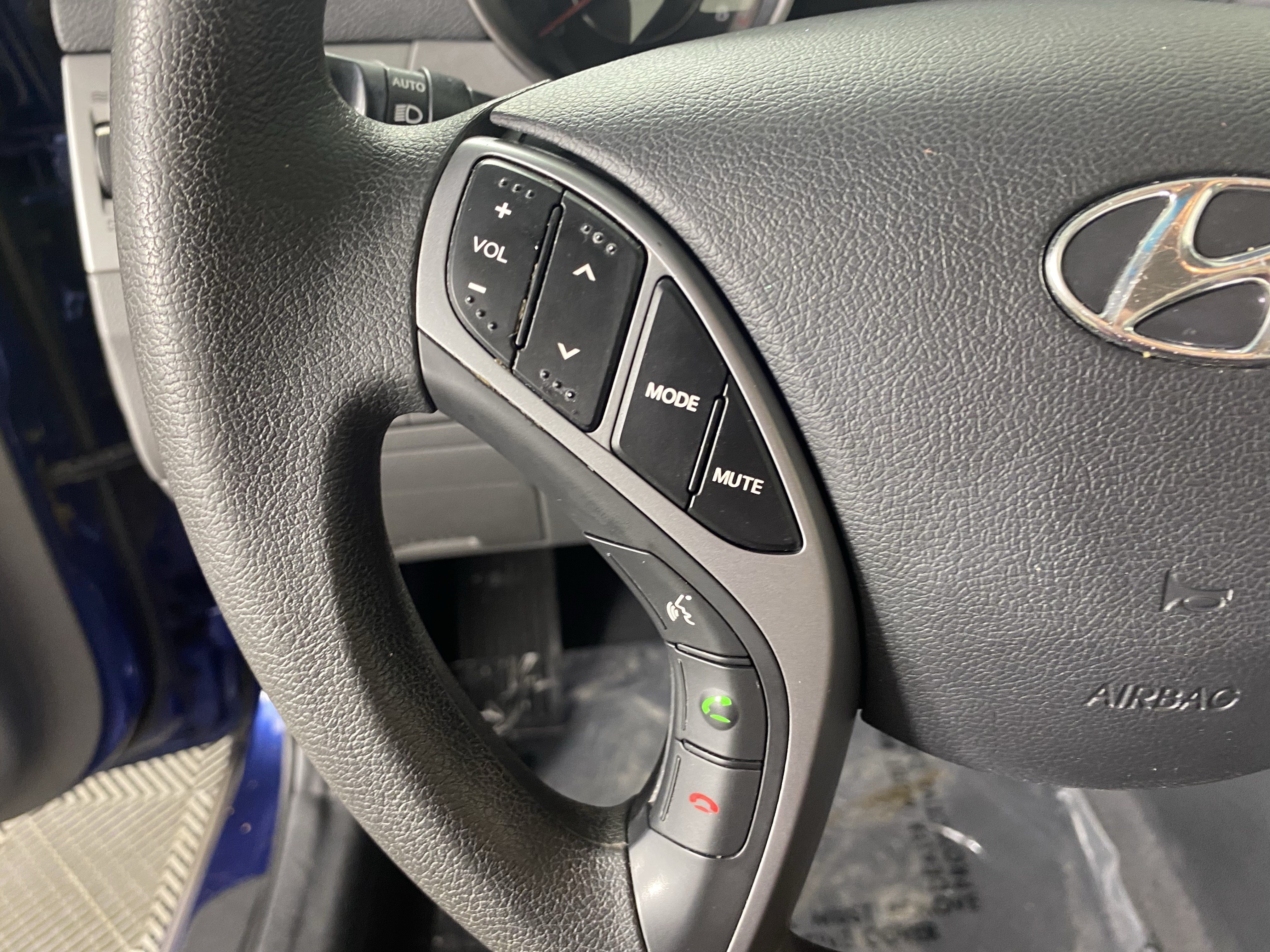 Used 2016 Hyundai Elantra SE w/ Option Group 02 FWD image 17