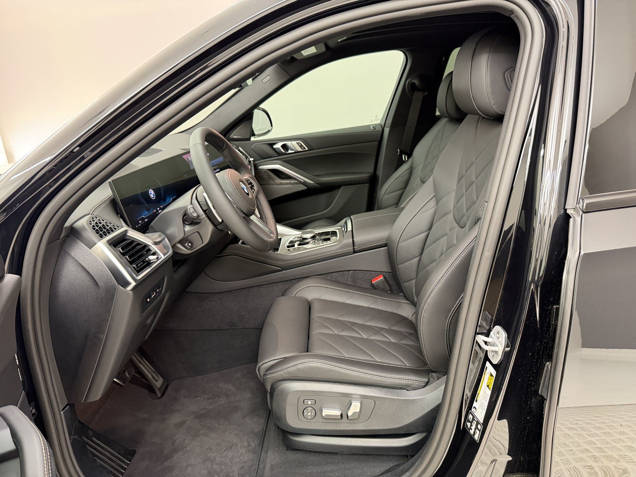 New 2027 BMW X6 xDrive40i w/ Premium Package AWD/4WD image 5