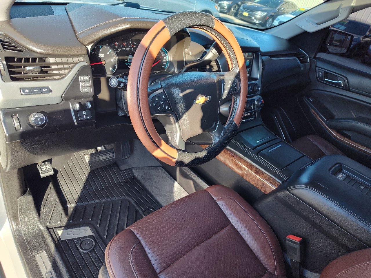 Used 2019 Chevrolet Suburban Premier w/ Premier Plus Edition image 17