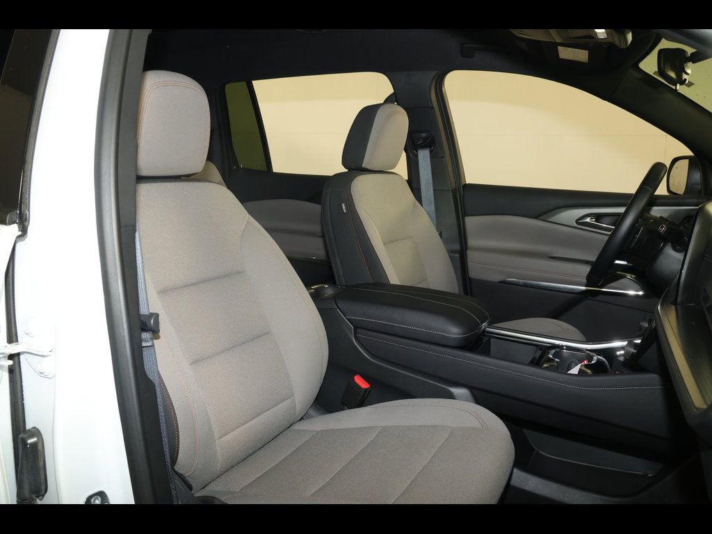Used 2025 Chevrolet Traverse LT AWD/4WD image 32