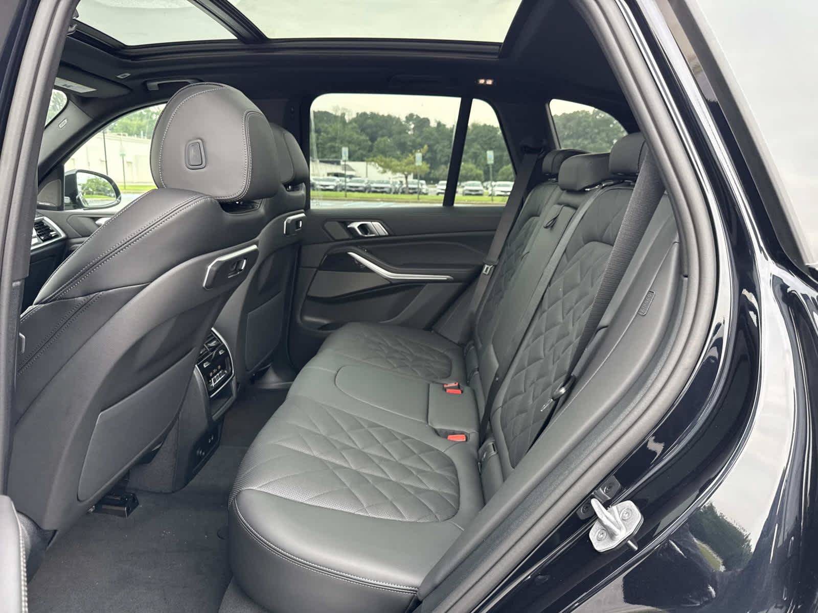 New 2026 BMW X5 xDrive40i w/ M Sport Package AWD/4WD image 15