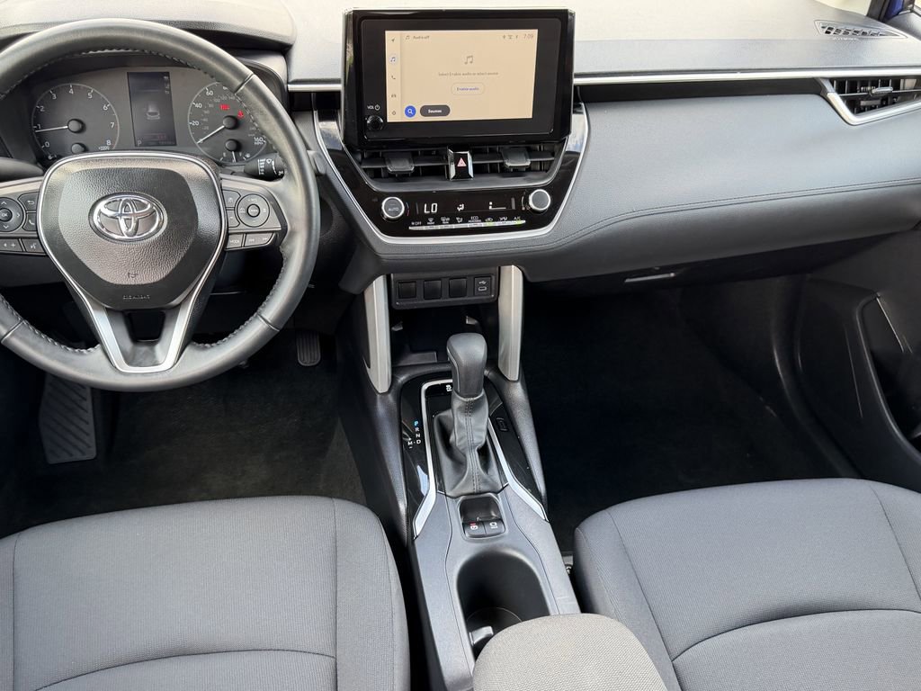 Used 2025 Toyota Corolla Cross LE FWD image 17