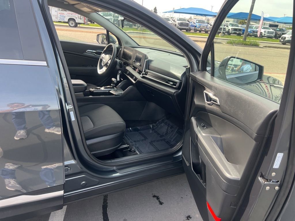 Used 2025 Kia Sportage LX FWD image 23