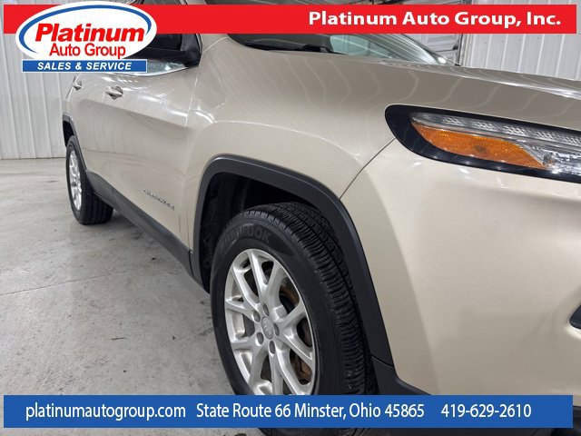 Used 2015 Jeep Cherokee Latitude w/ Comfort/Convenience Group AWD/4WD image 45