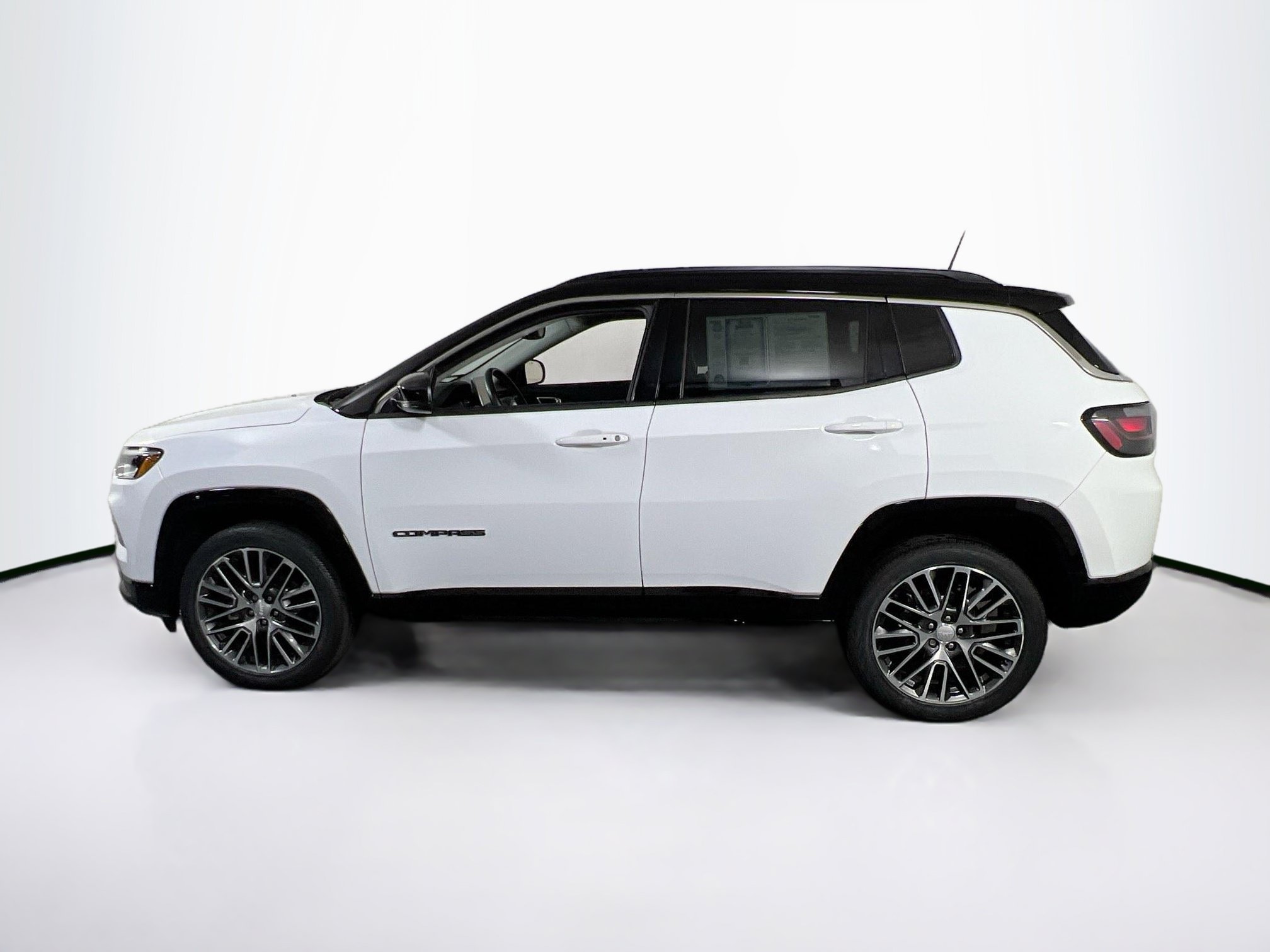Used 2022 Jeep Compass Limited w/ Elite Group AWD/4WD image 8
